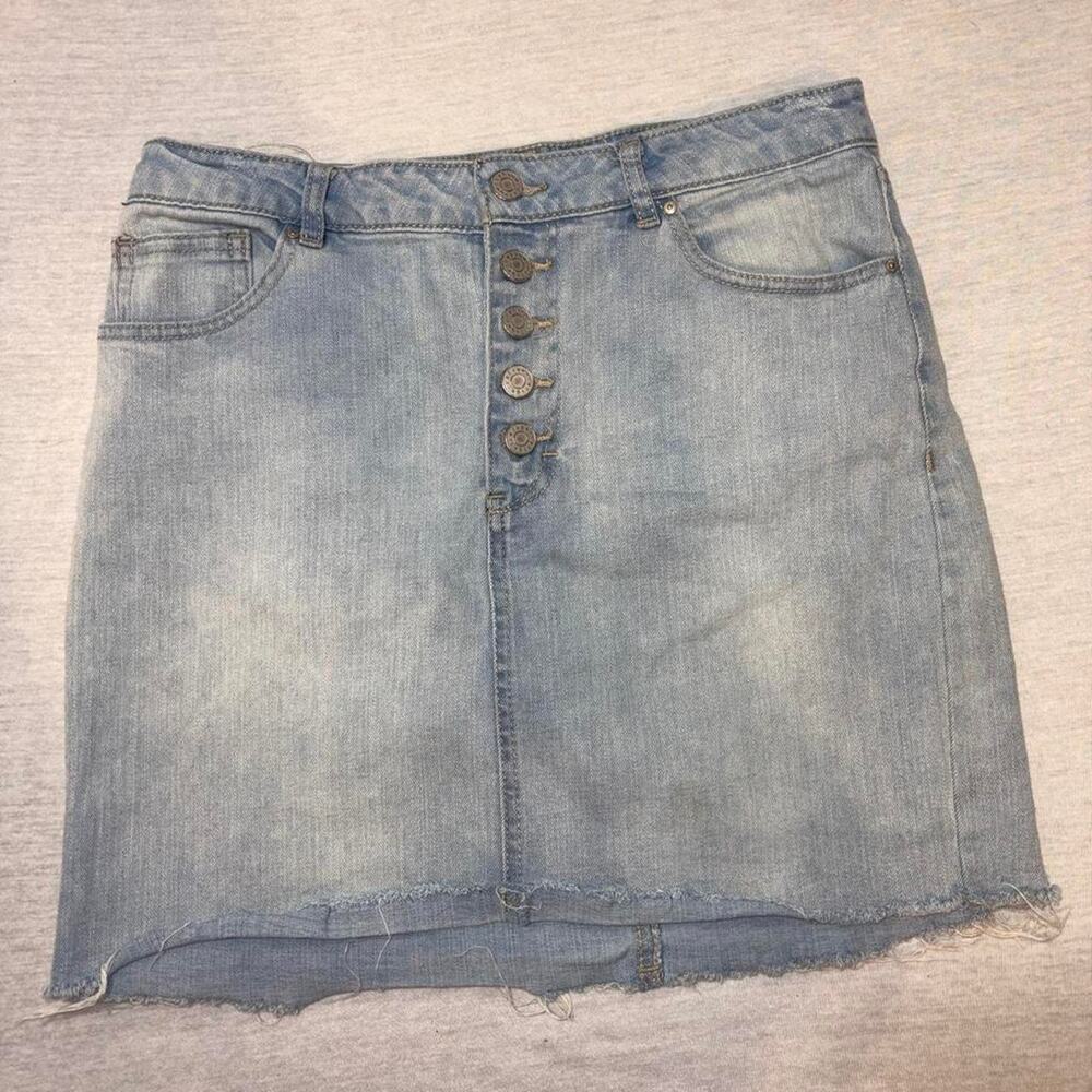 Vintage 90s Blue denim skirt by Refuge with button detail sz: 8